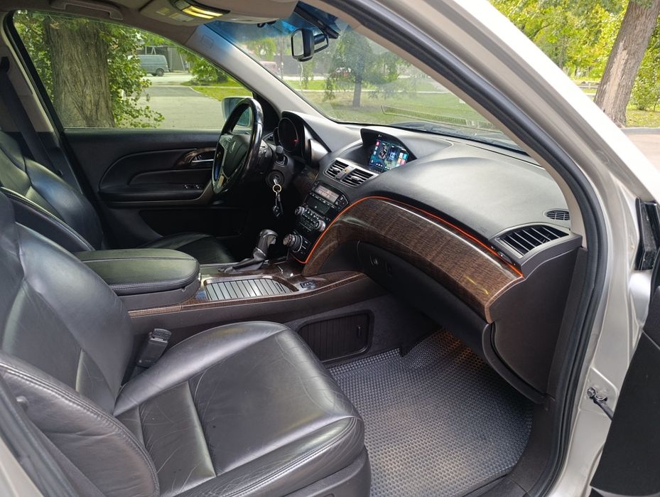 автомобиль ACURA MDX 2010год 3,7газ/бензин