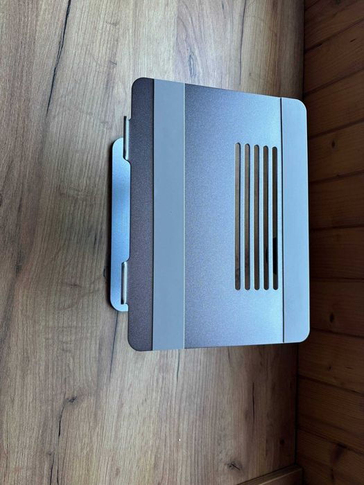 Metalowa stabilna podstawka pod laptop