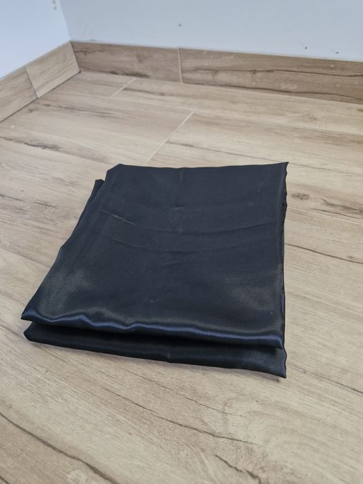 Dwie satynowe poszewki na poduszki