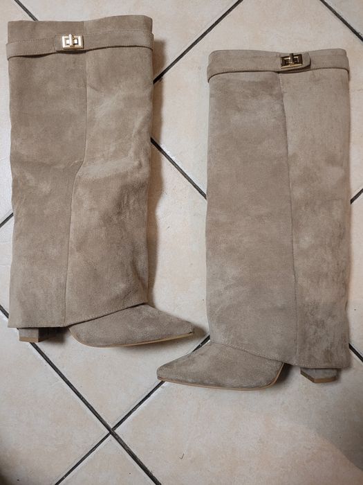 Kozaki zamszowe beżowe 38