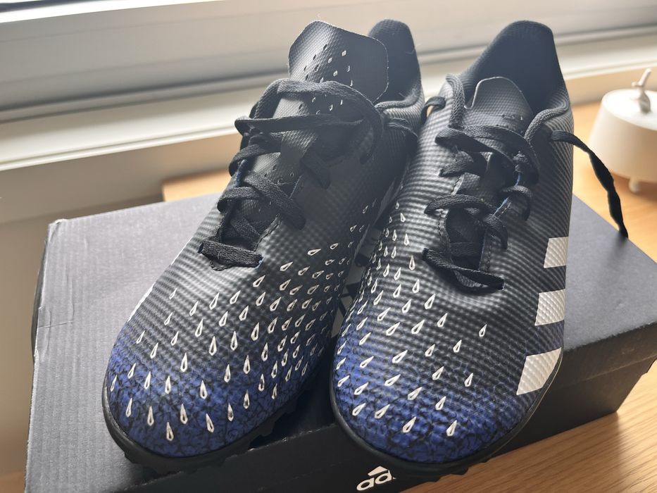 Chuteiras adidas Predator novas