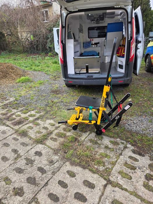 Ambulans Ford Custom 2,2 d 125km cena do negocjacji