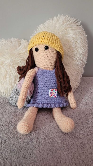 Lalka na szydełku z akcesoriami