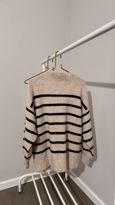 Светри по 300 грн , від 3 шт по -250 грн