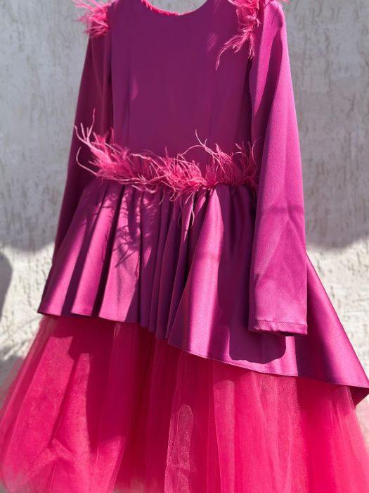 Продаж суконь на випускний