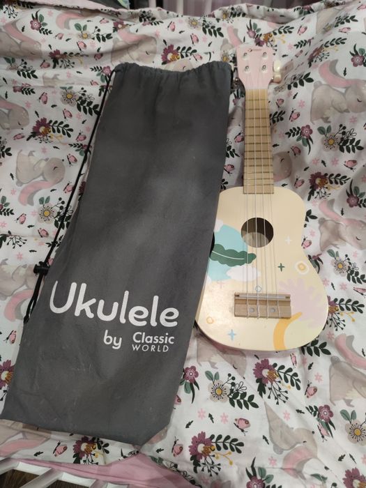 Classic  World Drewniane Ukulele Gitara dla Dzieci  plus pokrowiec