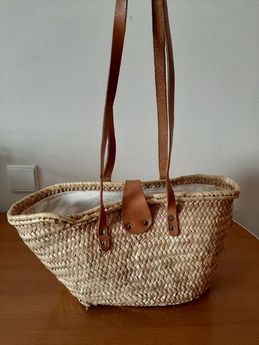 Carteira tipo cesta de palha