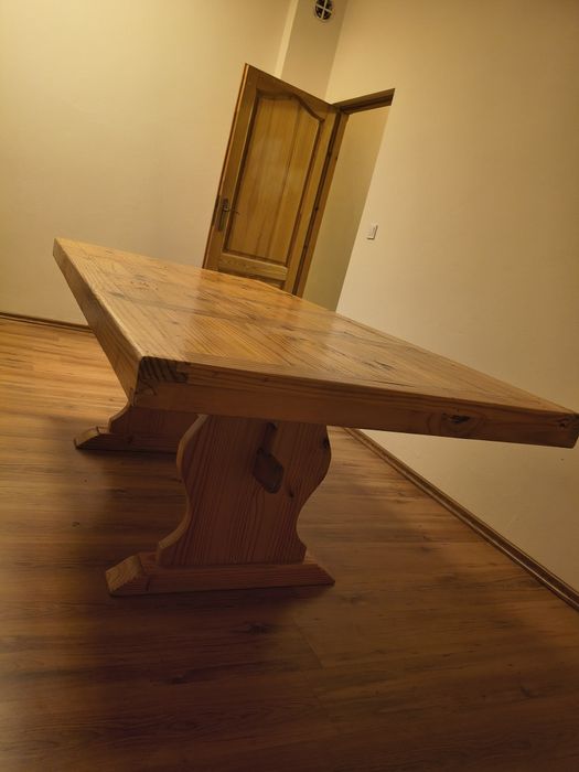 Duży stół z litego drewna 1x2m