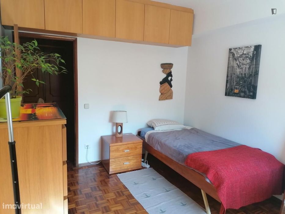 Quarto - localizado em Benfica Lisbon