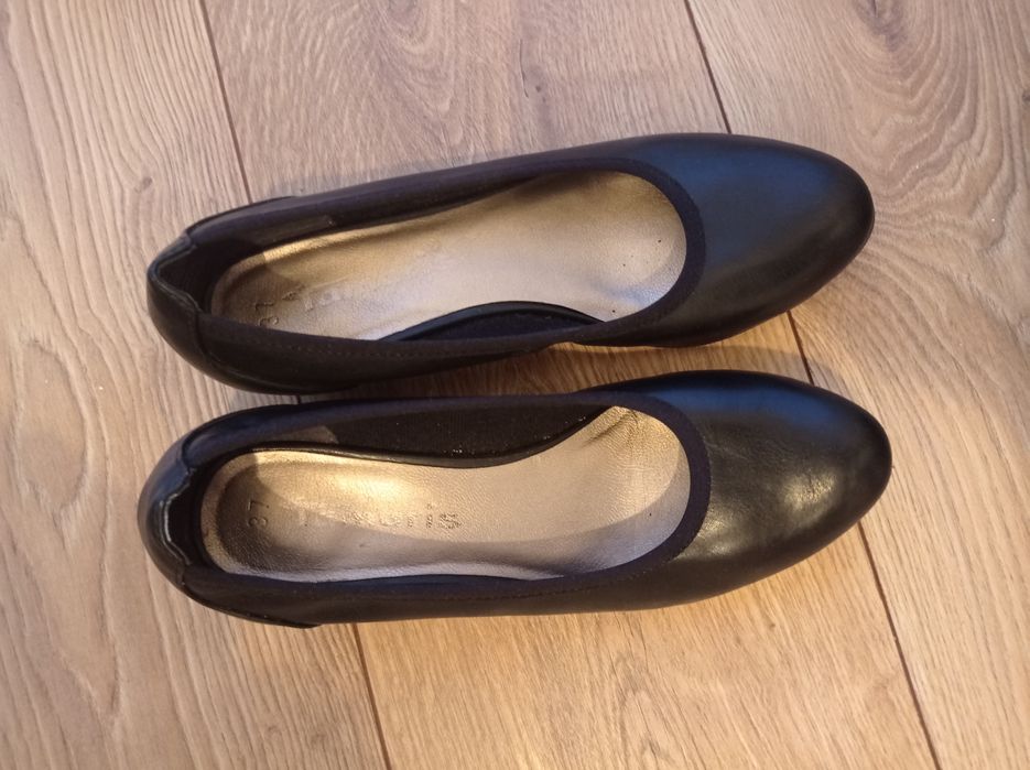Bardzo wygodne buty rozmiar 37 Tamaris stan bardzo dobry