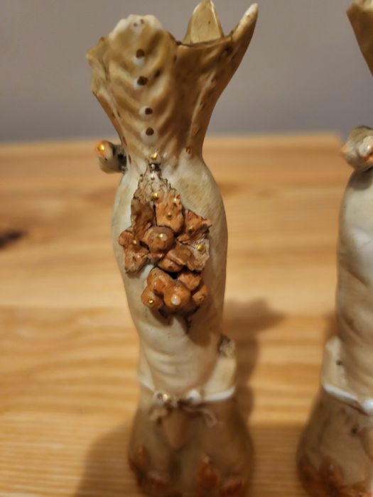 Ceramiczne wazoniki w stylu secesyjnym