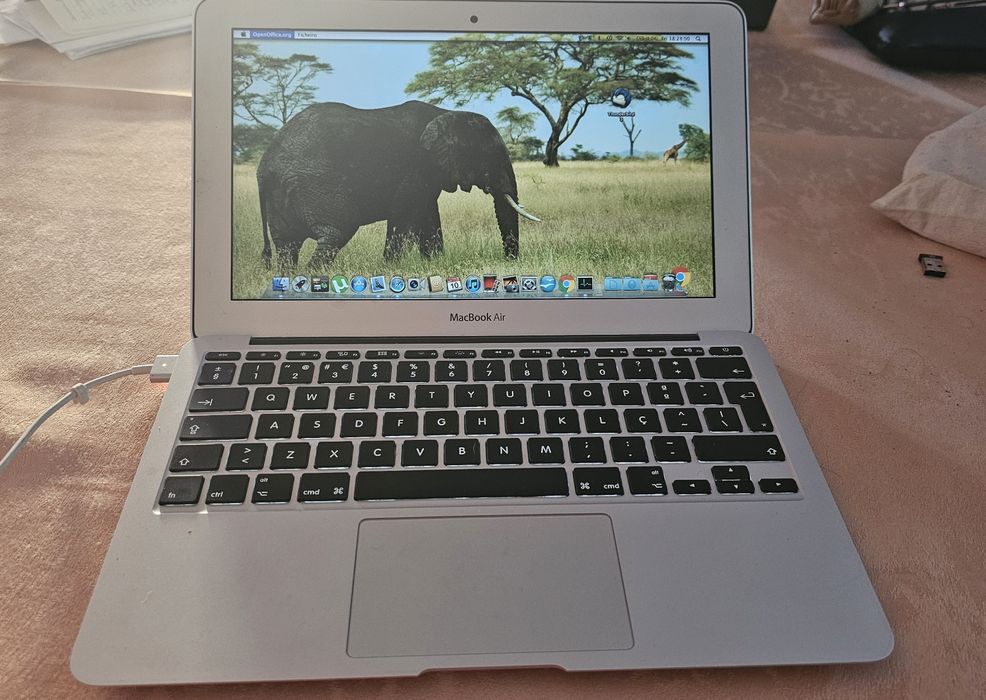 Computador portátil Apple Mac Air com bolsa