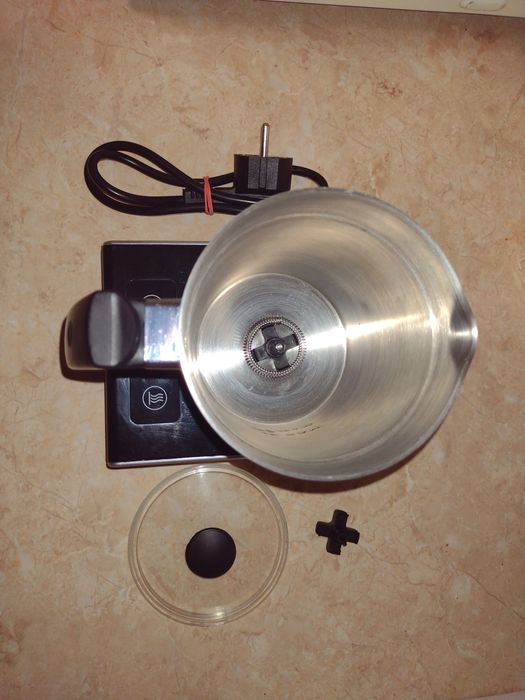 Automatyczny spieniacz do mleka Beper BB 200 czarny/srebrny