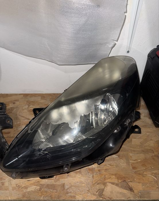 Conjunto de faróis Renault Clio III (2011)