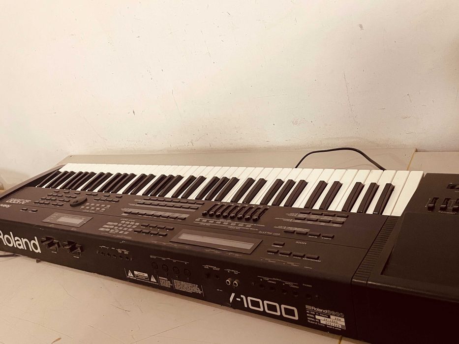 keybord Roland JV-1000 music workstation