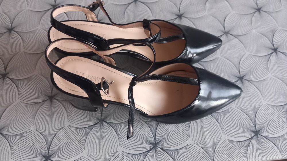 Buty na obcasie czarne