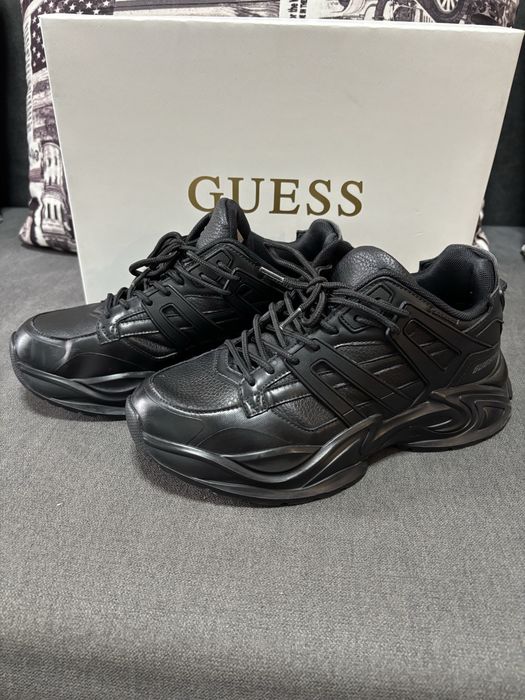 Чоловічі кросівки GUESS