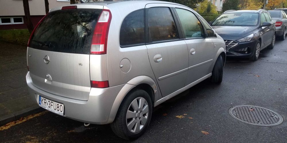 Opel Meriva srebrny 2004r.