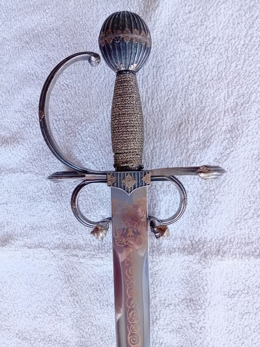 Réplica "OFICIAL" Espada Imperador Carlos V (Toledo) com factura original de 2001. Estado "MINT".