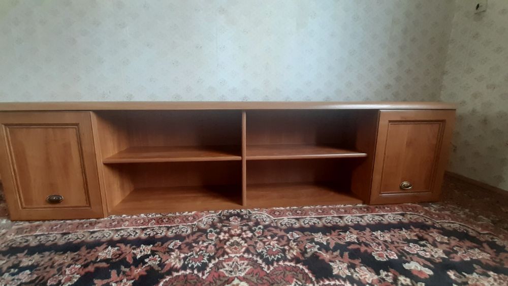 Шафа настінна приліжкова