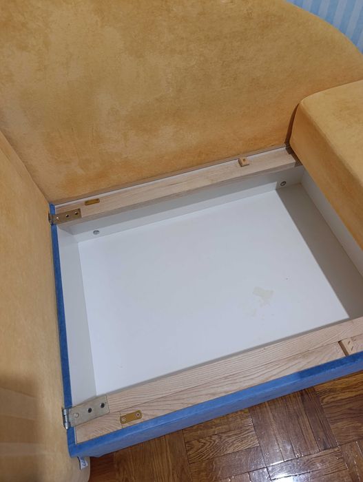 Продам диван - гарне спальне ліжко