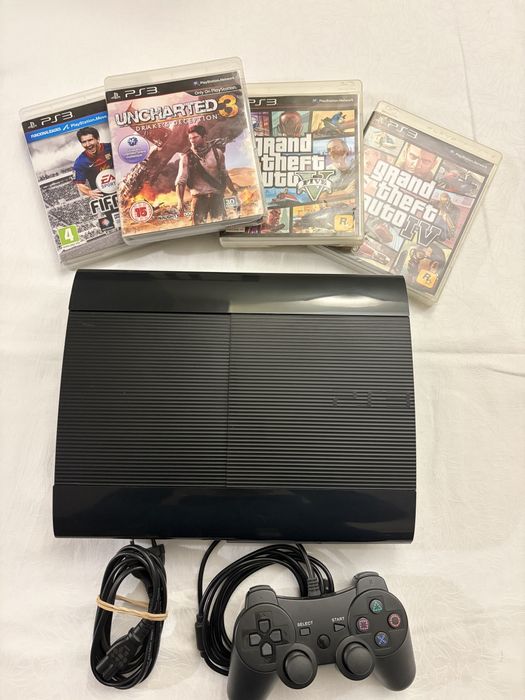 PS3 Super Slim 500GB com comando e jogos