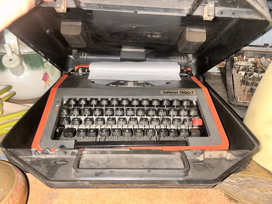 Maszyna do pisania walizkowa hebros 1300 F PRL