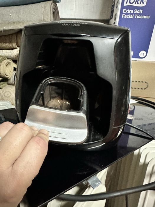 Cafeteira preta e prateada