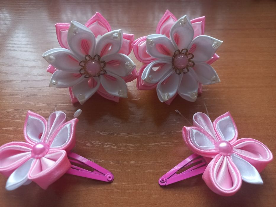 Заколки,резинки,.