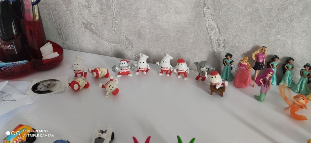 Іграшки Кіндер сюрприз, принцеси, хеллоу Кітті,  Маша та ведмідь,