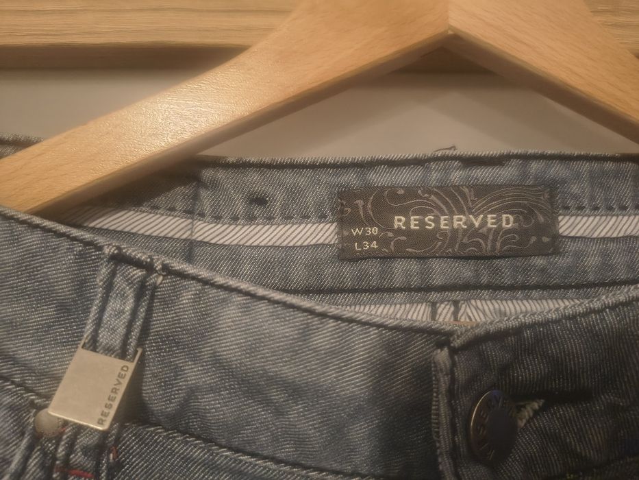 Damskie długie spodnie jeansowe (Reserved W30 L34)