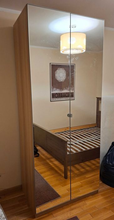 Szafa Pax z Ikei ze szklanymi drzwiami