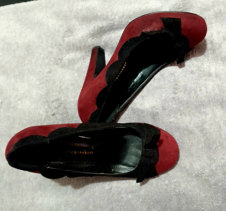 Sapatos bordô de camurca, 6 cm de salto