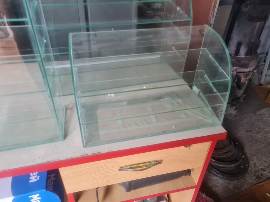 Горки торгові скло