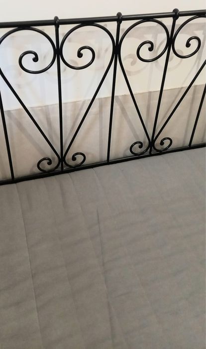 Conjunto cama e roupeiro em ferro