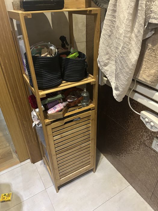 Movel de mambu com cesto de roupa