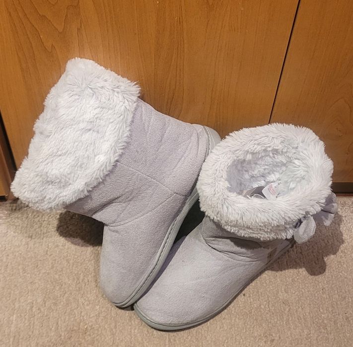 Ciepłe pantofle  na gumowej podeszwie