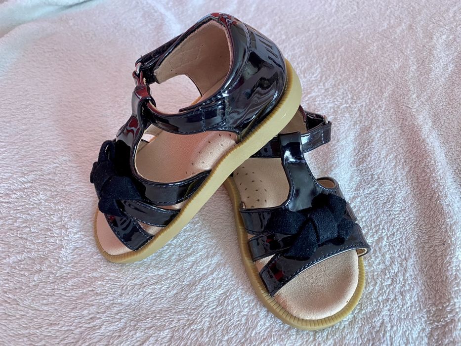 Sandałki lakierki 23 TK maxx