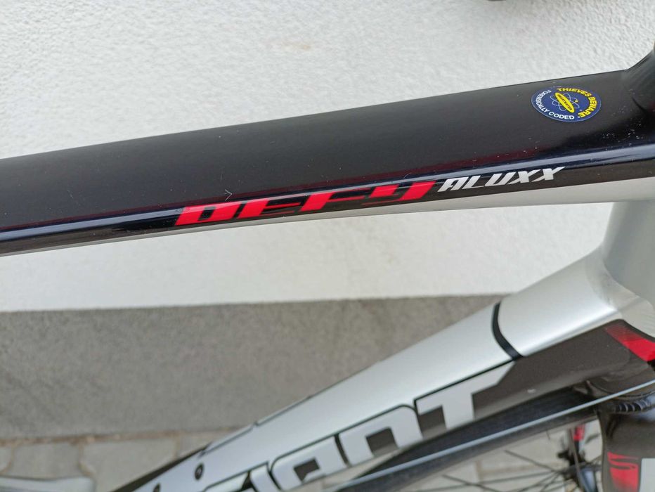 Rower Szosowy Kolarzówka GIANT DEFY 5 R ML 56 2X8 CLARIS