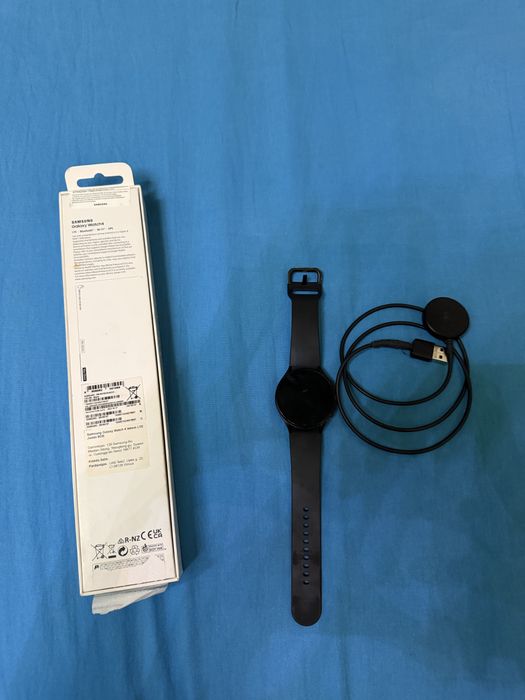 Samsung Galaxy Watch4 б/у в хорошем состояние