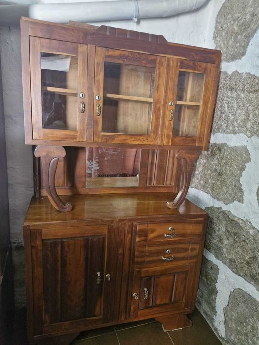 Cristaleira antiga para restauro