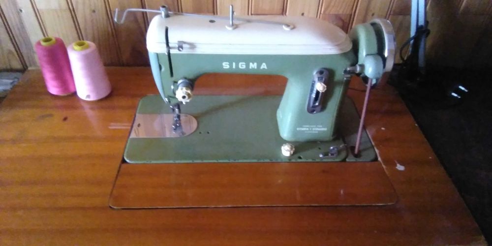 Maquinas de costura SINGER & SIGMA antigas e operacionais. Bom estado.