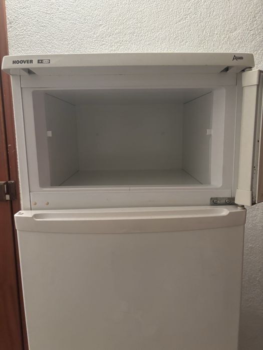 Frigorífico HOOVER, com congelador