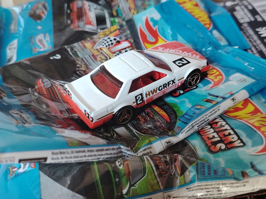 82 Nissan skyline R30 hot wheels Mistery Modelos  com embalagem stiker