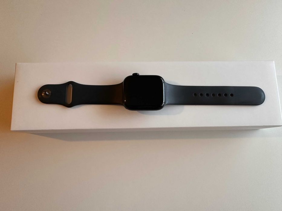 Apple Watch Series 8 GPS 45mm - Midnight Aluminum  +  3 braceletes