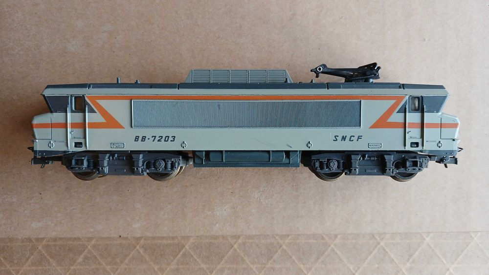 Comboio Lima, locomotiva 7203 SNCF, com duas carruagens, ótimo estado.