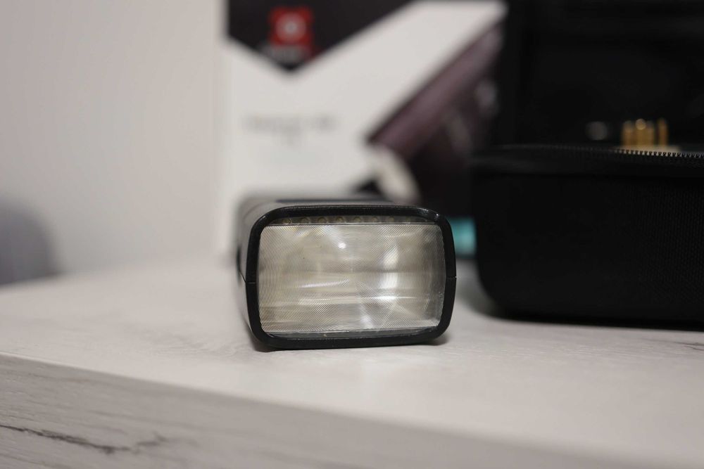 Lampa Quadralite Reporter 200 ttl