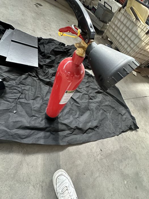 Extintor CO2 2kg novo e cheio