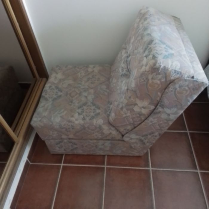 Sofá cama individual com pouco uso