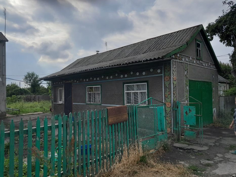 Продам большой дом,полностью под ремонт